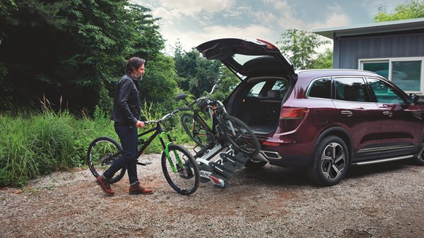 New Renault KOLEOS bicycle rack loaded with two bicycles